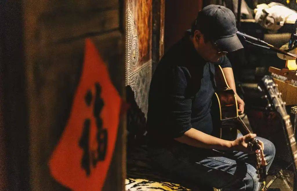 皇冠信用网登1代理 
_青岛一酒吧因为店门口的牌子火了：“朋友皇冠信用网登1代理 
，如果你遇到困难，请进来坐……”