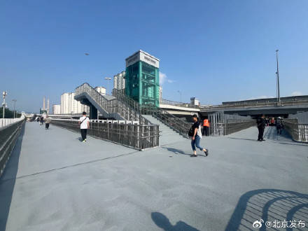 皇冠信用网会员注册网址
_北京城区规模最大的“口”字型天桥开通→