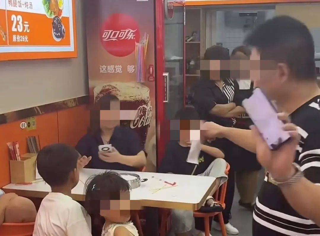皇冠信用网如何申请
_三名女子和四个孩子点一碗面皇冠信用网如何申请
，多次免费续面被拒后女子连续给出2个差评！老板：不同意和解，将重新调整续面规则