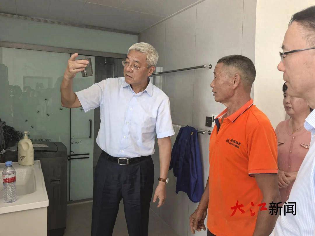 匈牙利甲组联赛_江西省委书记走进村民家中匈牙利甲组联赛，拧开水龙头仔细检查水质