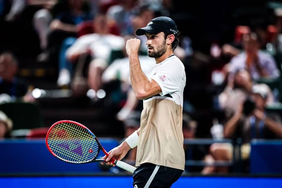 皇冠信用網出租足球_遗憾止步半决赛皇冠信用網出租足球，德约科维奇结束上海大师赛之旅