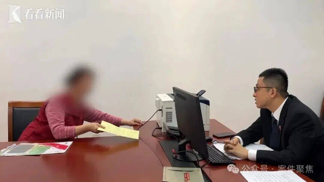 皇冠足球平台代理_上海阿姨每天躺百万元现金上睡觉皇冠足球平台代理！房子被查、两次被拘就是不肯还钱